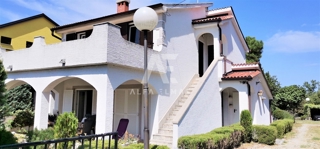 Linardići, hiša s petimi apartmaji na mirni lokaciji! ID 73