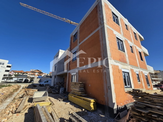 TROSOBNO STANOVANJE V 1. NADSTROPJU, PLOVANIJA