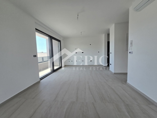 DIKLO, STANOVANJE V 2. NADSTROPJU, 50 m OD MORJA