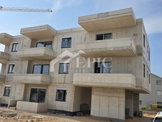 TROSOBNO STANOVANJE V 1. NADSTROPJU, PLOVANIJA