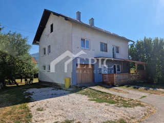 Samostojna hiša v Gračacu