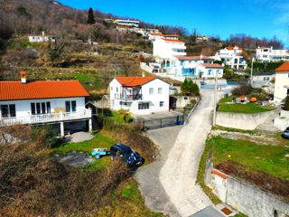 BREGI NAD OPATIJO – POGLED NA MORJE – DOM IN INVESTICIJA V ENEM