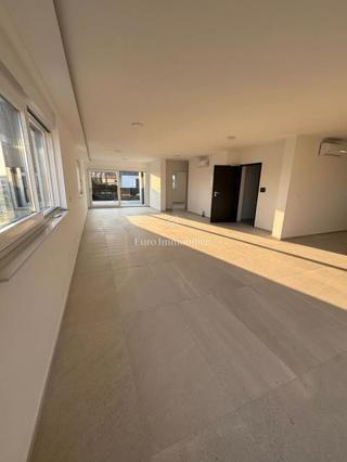 Privlaka - apartma blizu plaže, novogradnja