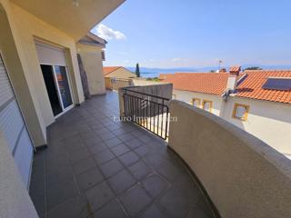 Hiša s tremi apartmaji v bližini Malinske, otok Krk