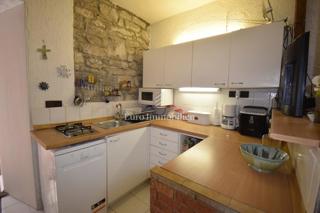 Kamnita Hiša z Razgledom na Morje