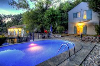 Dve Prenovljeni Kamniti Hiši z Bazenom