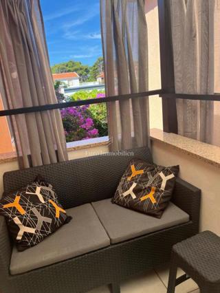 Hiša, 4 apartmaji in gradbena parcela, 60m do plaže, Vir