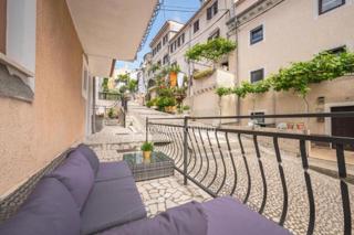 Bakar, dva apartmaja v hiši, 50 m od morja