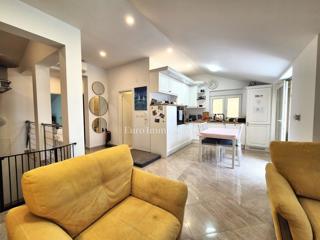 Apartma z odprtim pogledom na morje in vrtom!