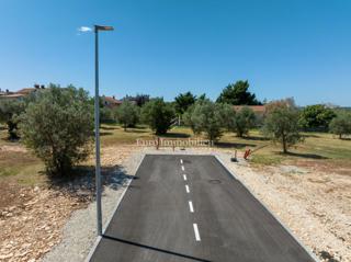 Istra, Peroj – Stavbno zemljišče v mirni lokaciji