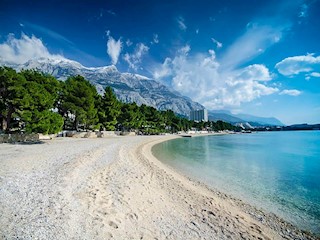 Novo stanovanje v bližini glavne plaže - Makarska