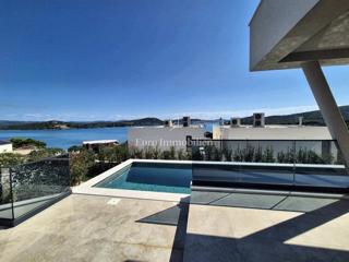 Družinska vila z bazenom, novogradnja Betina