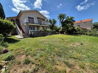 Malinska - hiša s tremi apartmaji