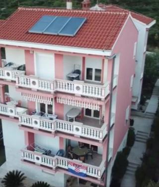 Diklo - Hiša z 8 apartmaji