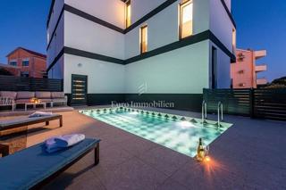 Novalja - pritlični apartma z bazenom