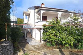 Mesto Krk - hiša s tremi apartmaji
