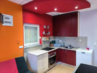 Karlobag - apartma z bazenom in parkiriščem