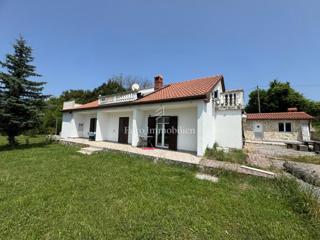 Labin - družinska hiša z velikim vrtom