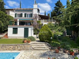 Čudovita Družinska Hiša Pristnega Sloga