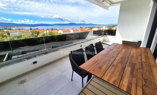 Opremljeno stanovanje z odprtim pogledom na morje