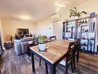 Funkcionalno dvosobno stanovanje z nadkrito teraso