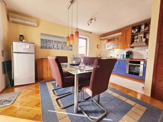 Malinska – stanovanje s pogledom na morje na mirni lokaciji