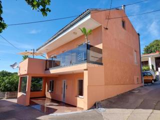 Novi Vinodolski - hiša s tremi stanovanjskimi enotami