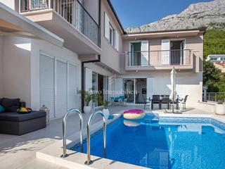 Baška Voda - vila z bazenom v bližini plaže