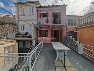 Vrstna Hiša s Panoramskim Pogledom – 150 m od Morja