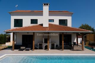 Umag, Samostojna hiša z bazenom