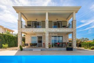 Mediteranska hiša z pogledom na morje