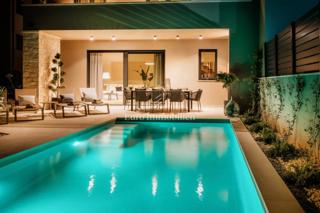 Moderna hiša z bazenom v okolici Poreča