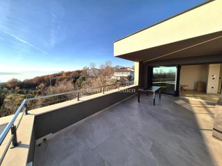 Opremljeno penthouse v novogradnji