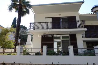 Obnovljena hiša v Podaci blizu plaže