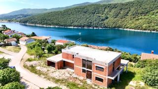 Istra - moderna vila z bazenom 80 m od morja