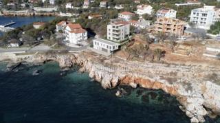 Apartma 30 m od morja z vrtom
