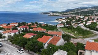 Hiša s pogledom na morje in dvema garažama-Klenovica