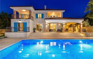 Otok Krk - prostorna vila z bazenom na mirni lokaciji