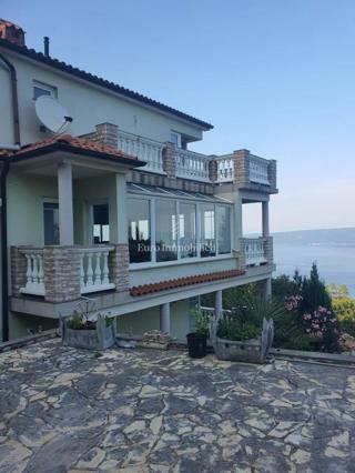 Labin - hiša s pogledom na morje in bazenom