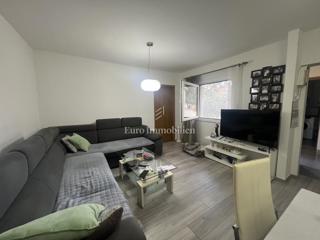 Opremljena hiša 400 m od morja