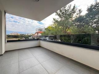 Novalja – Apartma v novogradnji s skupnim bazenom