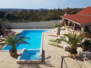 Donja Jagodnja - hiša z bazenom na mirni lokaciji