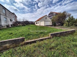 Murter, gradbeno zemljišče na mirni lokaciji