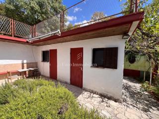 Hiša z Dvema Stanovanjema na Mirni Lokaciji