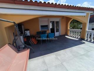 Stanovanje z Veliko Teraso in Pogledom na Otoke