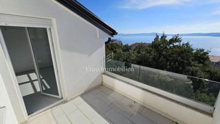 Dvonadstropno stanovanje v Crikvenici v bližini morja