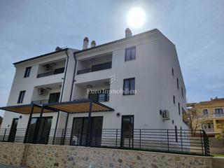 Apartma z vrtom, 100 metrov od morja, Mali Lošinj