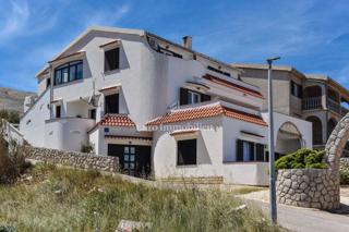 Apartmaj v hiši, 150 m od morja - Pag