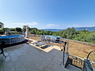 Apartma v pritličju s pogledom na morje