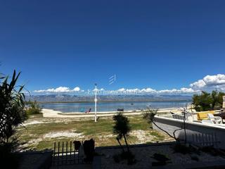 Opremljen apartma v prvi vrsti do morja - Vir